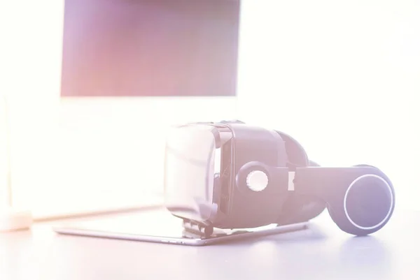 Gafas Realidad Virtual Escritorio Con Portátil Negocios Tecnología —  Fotos de Stock