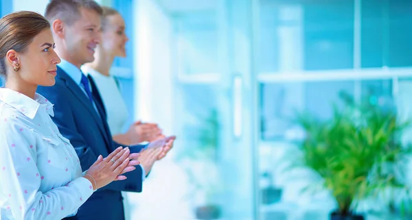 Smiling Business People Applauding Good Presentation Office — Stock Photo, Image