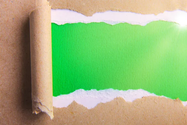 Серый Пакет Бумаги Порван Выявить Зеленую Панель Идеально Подходит Копирования — стоковое фото