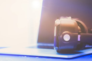 Bilgisayarlı sanal gerçeklik gözlükleri. İş. 3D teknoloji.