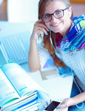 Kadın Üniversitesi'nde cep telefonu kullanımı. Öğrenci. Üniversitesi.