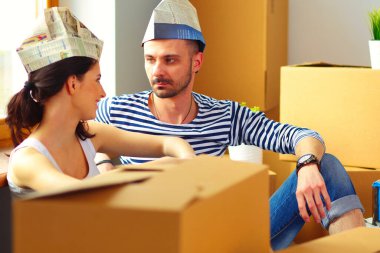 İki katta oturan ev taşıma. Çift .