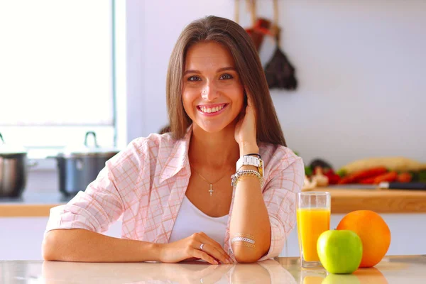 Young Woman Sitting Table Kitchen Young Woman — Stock Photo, Image