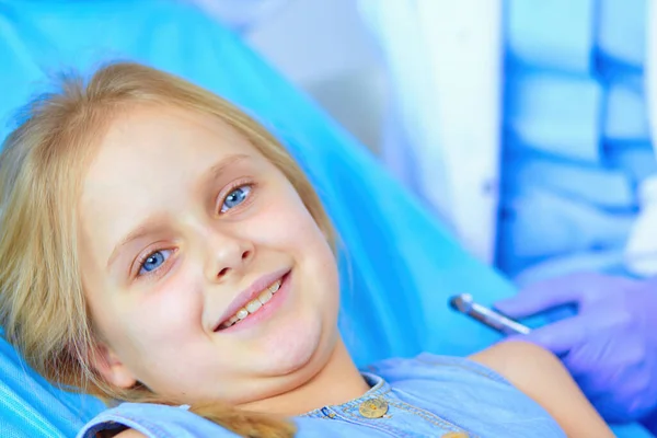 Little Girl Sitting Dentists Office — Stock Photo, Image