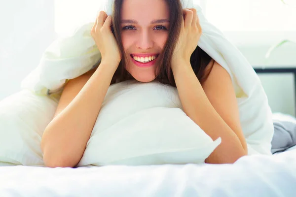 Pretty Woman Lying Her Bed Home — Stock Photo, Image