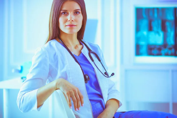 Beautiful Female Doctor Sitting Her Working Place Consulting Room Smiling — Stock Photo, Image