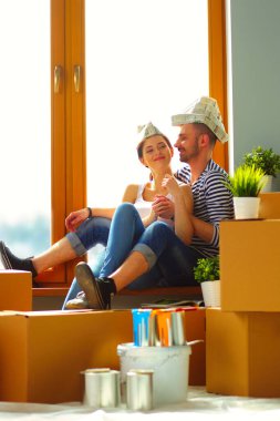 İki katta oturan ev taşıma. Çift .