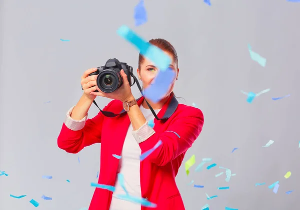 Mooie Gelukkige Vrouw Met Camera Feest Feestje Met Confetti Verjaardag — Stockfoto