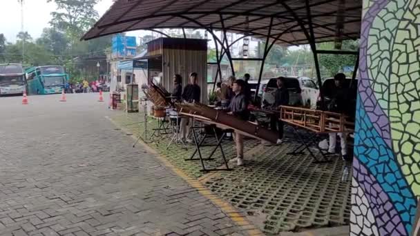 Buskers Artistas Locales Están Interpretando Una Canción Parque Temático Dusun — Vídeos de Stock