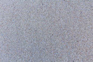 Plajdaki kum deseninin detaylı bir görüntüsü. 