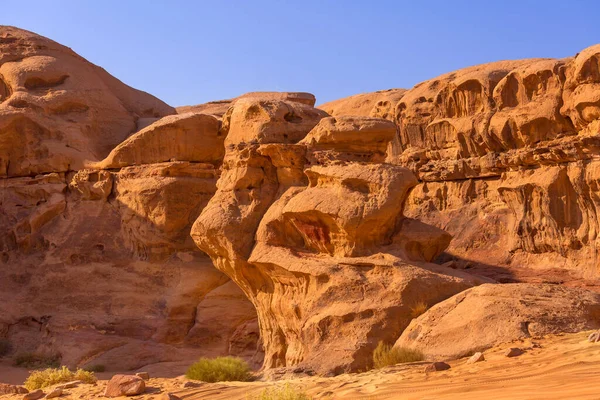 Wadi Rum Jordania Hermosa Vista Las Rocas Arenisca Montaña Primer — Foto de Stock