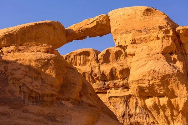 Wadi Rum Desert Jordania Famoso Arco Puente Piedra Frouth —  Fotos de Stock