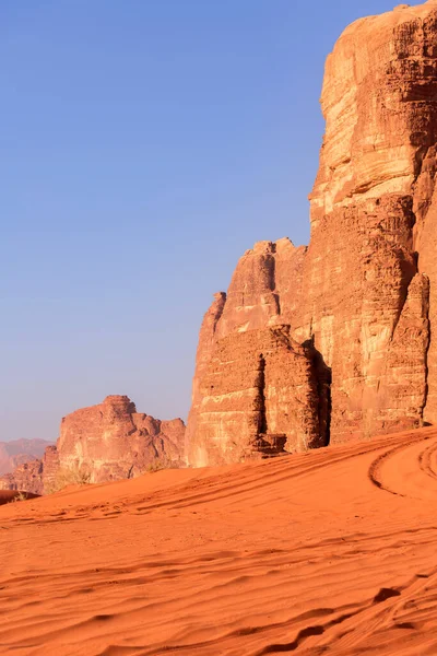 Dunas Areia Montanhas Rocha Paisagem Deserto Wadi Rum Jordânia Oriente — Fotografia de Stock