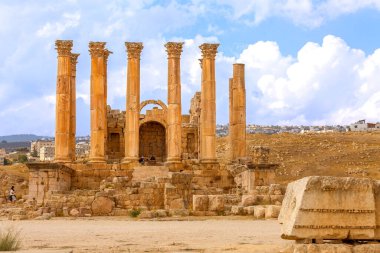 Jerash, Ürdün - 7 Kasım 2022: Antik Roma kenti Gerasa 'daki Artemis Tapınağı, Jarash