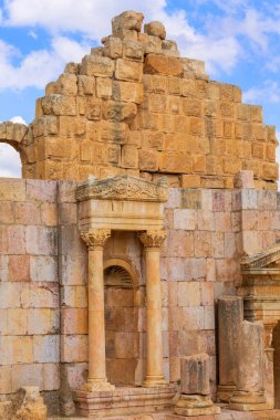 Jerash, Gerasa arkeoloji sahasındaki Roma amfitiyatrosunun yakın plan detayları.