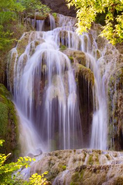 Bulgaristan 'ın Lovech kenti yakınlarındaki ilkbaharda Kruşuna Şelaleleri
