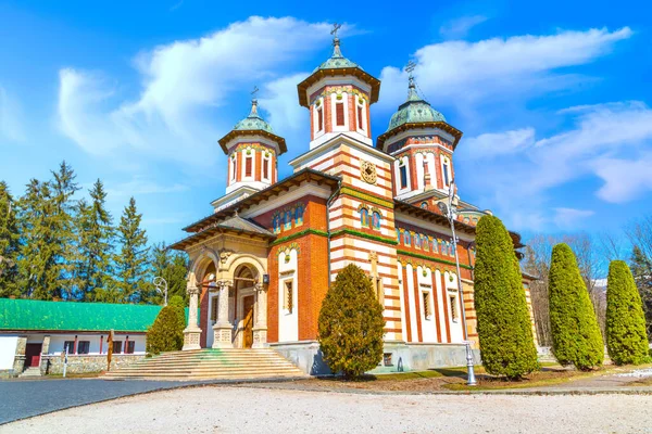罗马尼亚喀尔巴阡山脉Prahova山谷的Sinaia修道院 — 图库照片