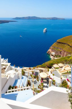 Santorini adası, Yunanistan beyaz mimari ve deniz manzaralı güzel manzara