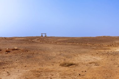 Hamam Al Sarah 'a giden yol, Çöl Şatosu, Ürdün manzaralı günbatımı manzarası