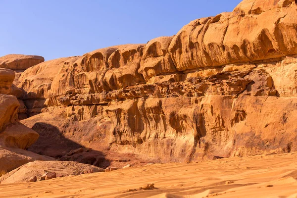 Wadi Rum Jordania Hermosa Vista Las Rocas Arenisca Montaña Primer — Foto de Stock