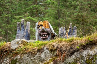 Norveç'te geleneksel Norveç dev heykeli