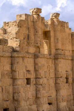 Ürdün 'ün Jerash kentindeki antik Roma yerleşimindeki Zeus Tapınağı' nın yakın görüntüsü.