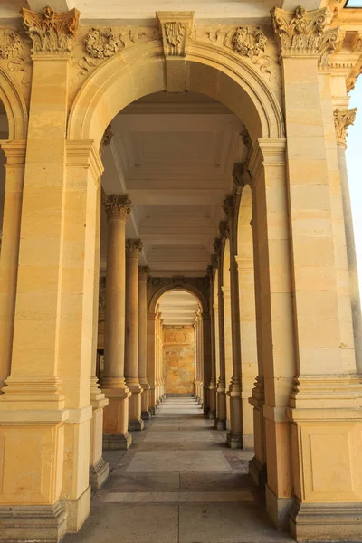 Karlovy Vary Repubblica Ceca Colonnato Arco Sorgenti Calde Prospettiva Vista — Foto Stock
