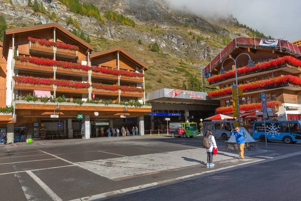 Zermatt Svizzera Ottobre 2019 Centro Città Strada Stazione Ferroviaria Vista — Foto Stock