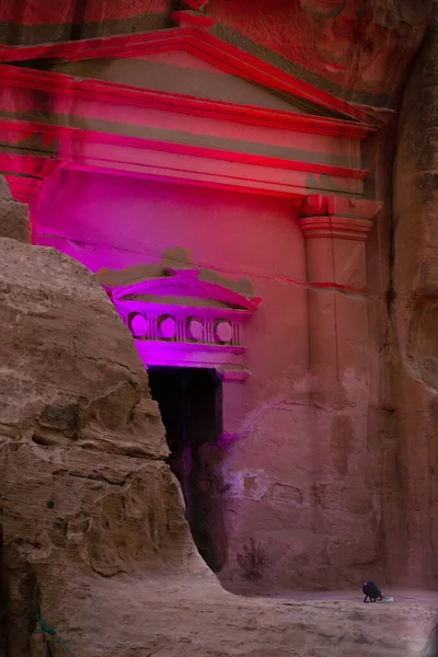 Pequeño Petra Jordania Templo Nabateo Entrada Del Cañón Iluminado Por —  Fotos de Stock