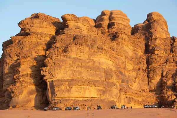 Jordan Wadi Rum Novembre 2022 Persone Fuoristrada Attesa Del Tramonto — Foto Stock