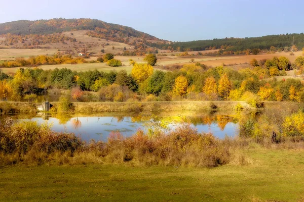 Goldener Magischer Herbst Bunte Herbstbäume Romantische Seenlandschaft — Stockfoto