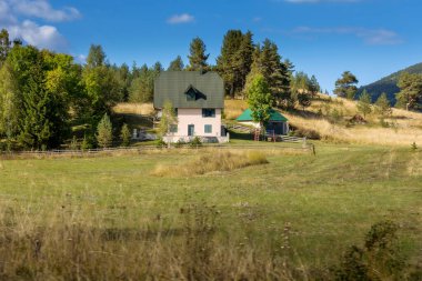 Durmitor dağları, Karadağ Ulusal Parkı, yazlık ahşap evler