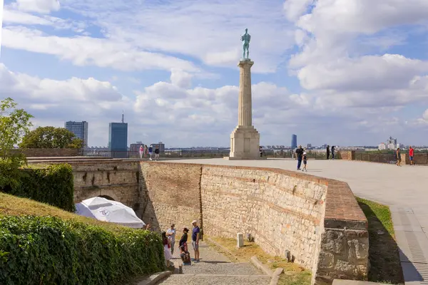 Belgrad, Sırbistan - 14 Eylül 2023: Pobednik heykeli ve kalesi Kalemegdan