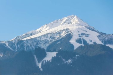 Bansko, Bulgaristan Todorka zirvesi, kış kayak sahası manzarası, kar Pireni dağları