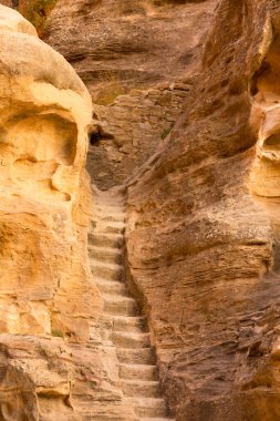 Vadi Musa, Ürdün Little Petra 'da kayalar ve merdiven manzarası, Siq al-Barid