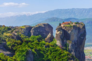 Cliff Manastırı Meteora Yunanistan, güzel panoramik manzara, UNESCO 'nun dünya mirası