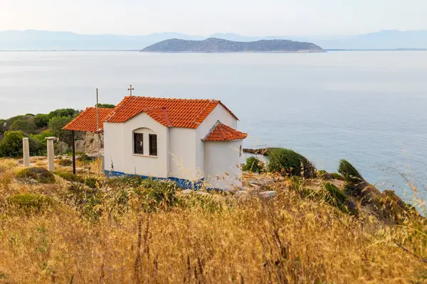 Yunanistan, Thassos, kilise, yüksek açılı şapel manzarası ve deniz manzarası, Kuzey Ege Denizi 'ndeki Yunan adası