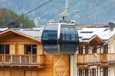 Trentino Alto Adige 'deki Fassa Vadisi' ndeki Canazei yazlık manzaralı kabin.