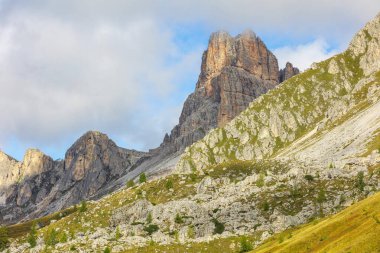 İtalyan Dolomite Alpleri, İtalya 'daki Dolomitler, Sonbaharda yüksek panorama, Giau Geçidi.