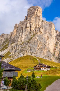 Giau Geçidi, İtalya 'nın sonbahar manzarası İtalyan Dolomites Dağı' ndaki Nuvolau grubunun Ra Gusela Tepesi, Güney Tyrol