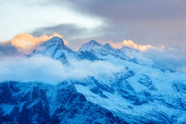 İsviçre Alp dağlarının panoramik manzarası, Jungfraujoch, gündoğumu, Bernese Oberland, İsviçre