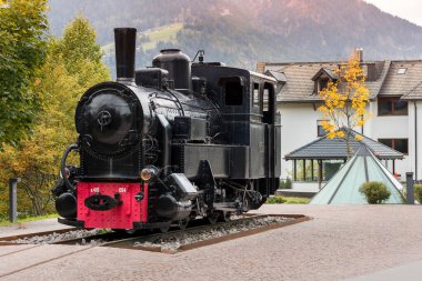 Ortisei, Italya- 26 Eylül 2024: Val Gardena Demiryolu 'nun yakın plan lokomotifi, restore edildi