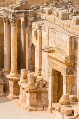 Jerash, Gerasa arkeoloji sahasındaki Roma amfitiyatrosunun yakın plan detayları.