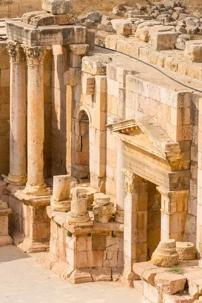 Jerash, Gerasa arkeoloji sahasındaki Roma amfitiyatrosunun yakın plan detayları.