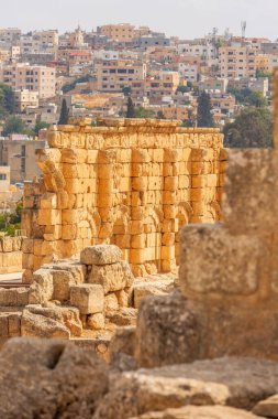 Jerash Gerasa, Ürdün kasabası ve antik Roma harabeleri yüksek açı manzaralı