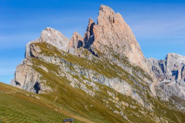 İtalya, Seceda sonbahar dağ manzarası, Odle grubunun ayağı, Val Gardena Ortisei kasabası yakınlarında.