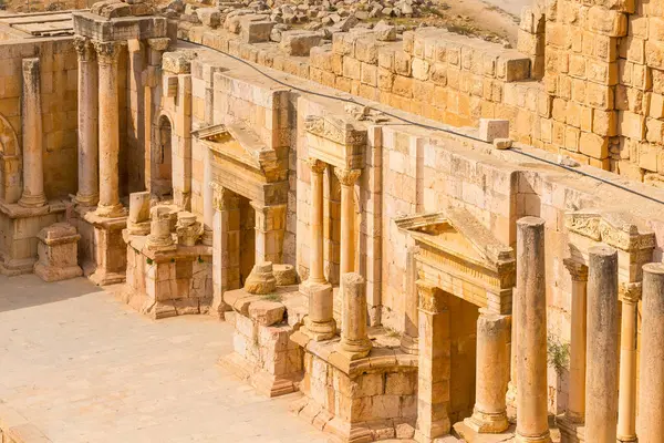 Jerash, Gerasa arkeoloji sahasındaki Roma amfitiyatrosunun yakın plan detayları.