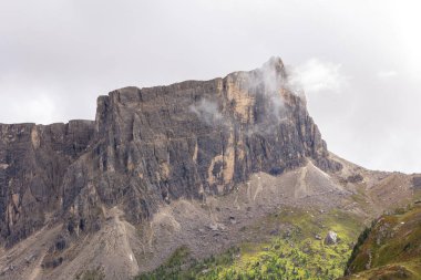 İtalyan Dolomite Alpleri, İtalya 'daki Dolomitler, Sonbaharda yüksek panorama, Giau Geçidi.