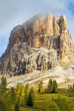 Giau Geçidi, İtalya 'nın sonbahar manzarası İtalyan Dolomites Dağı' ndaki Nuvolau grubunun Ra Gusela Tepesi, Güney Tyrol
