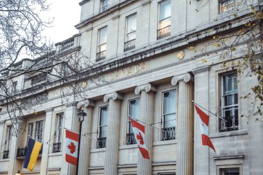 Londra, Birleşik Krallık - 13 Aralık 2024: Londra 'daki bir Kanada Evi' nin dışı